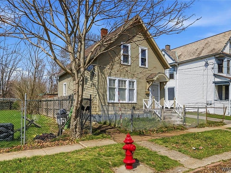 Listing photo 3