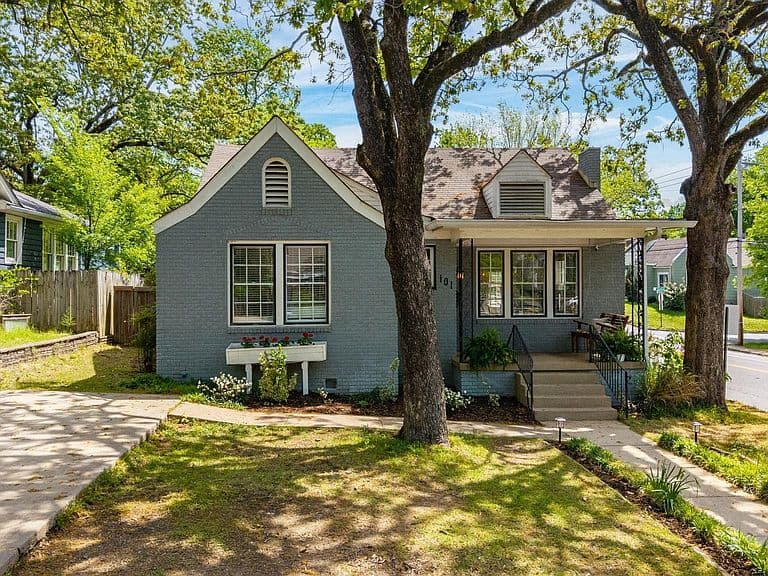 Listing photo 2