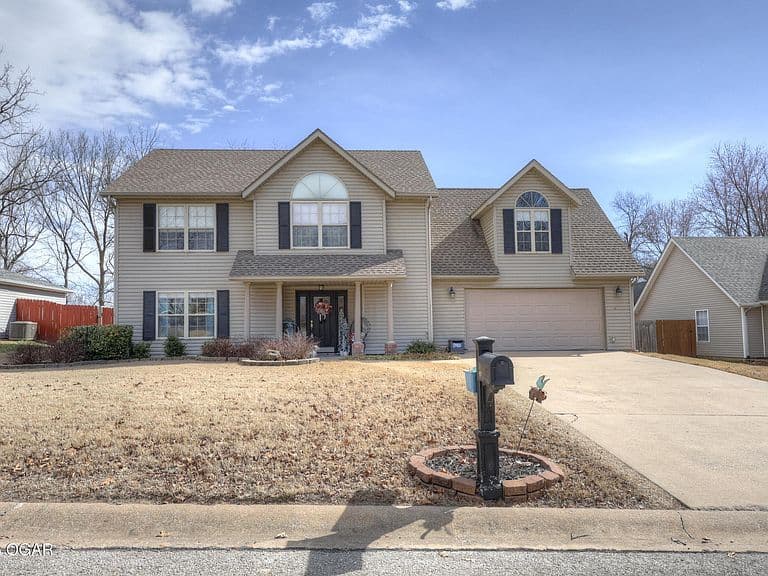 Listing photo 2