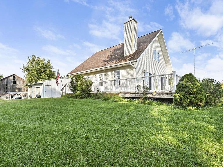 Listing photo 2