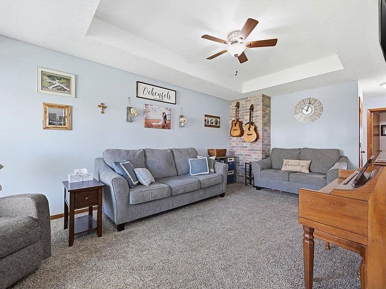 Listing photo 3