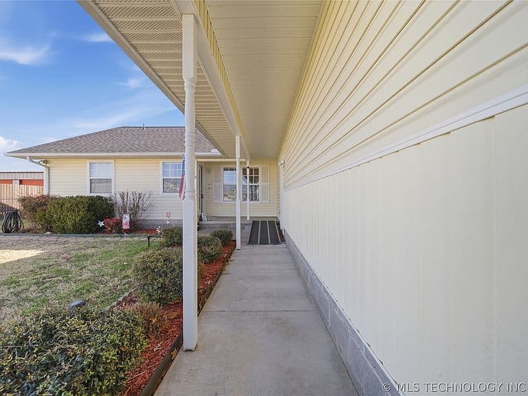 Listing photo 3