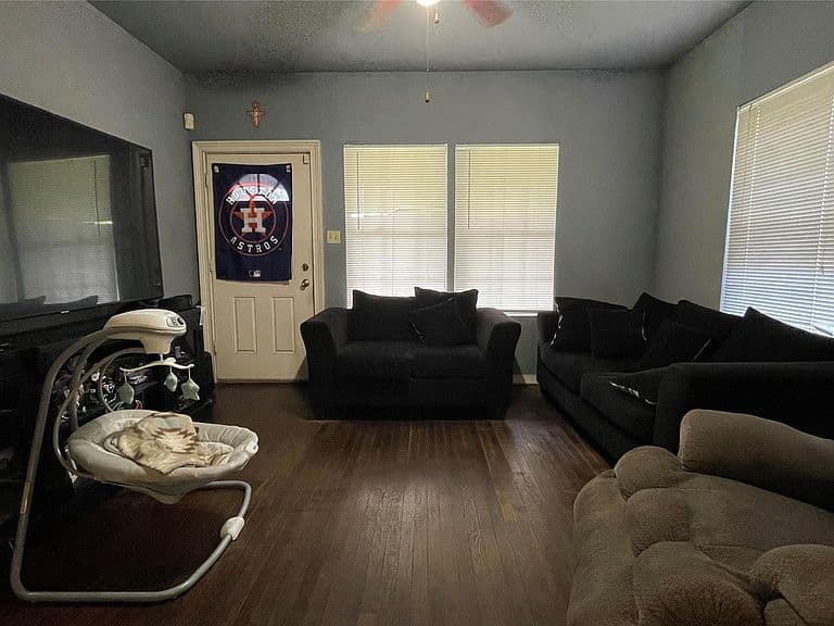 Listing photo 4