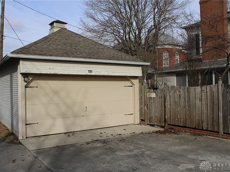 Listing photo 5