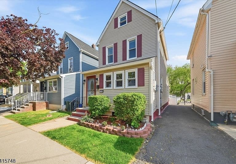 Listing photo 3
