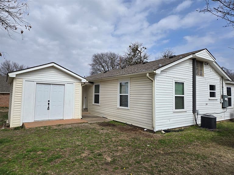 Listing photo 3