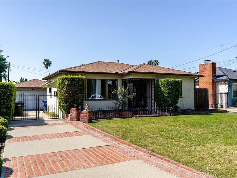 Listing photo 2