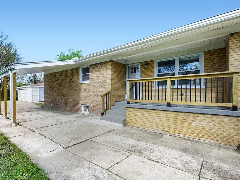 Listing photo 2