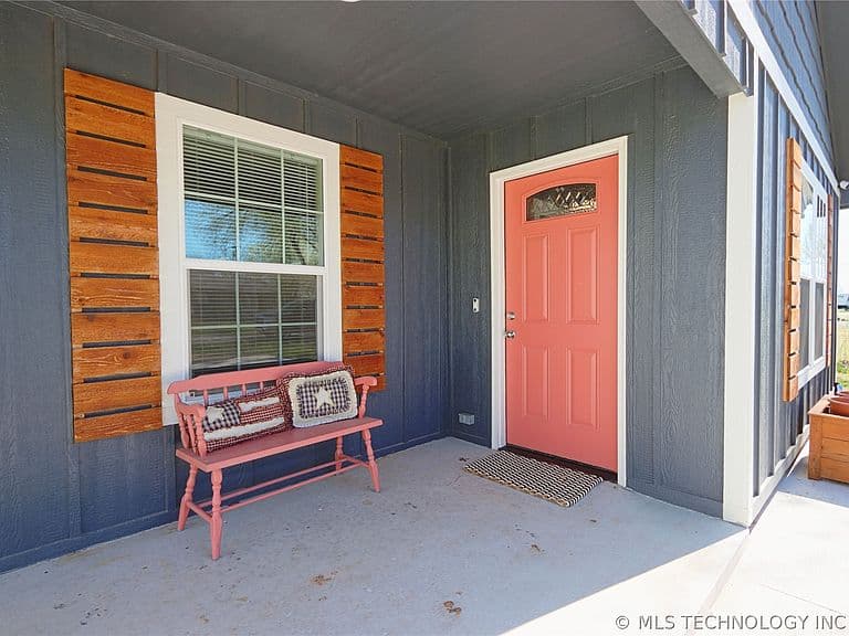 Listing photo 2
