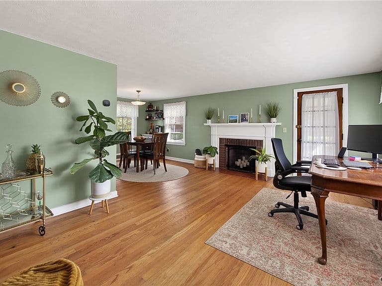 Listing photo 5