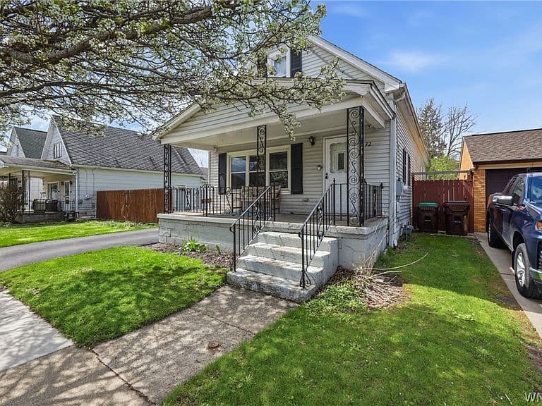 Listing photo 2