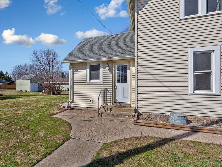 Listing photo 5