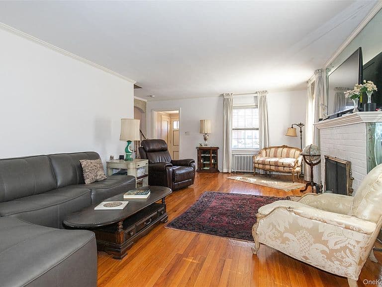 Listing photo 4