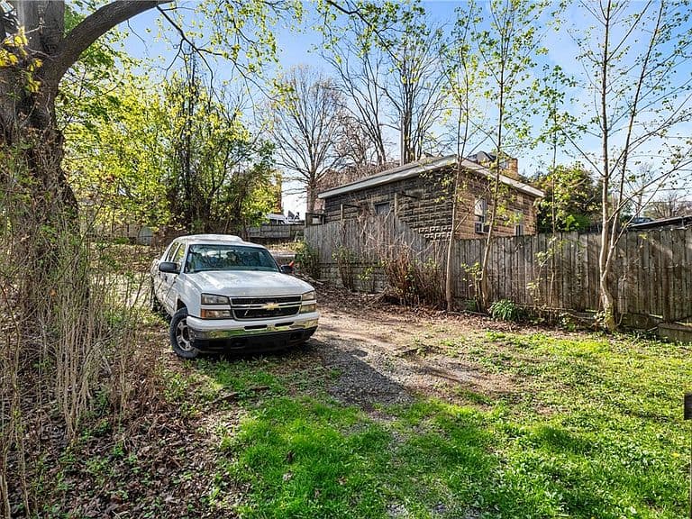Listing photo 4