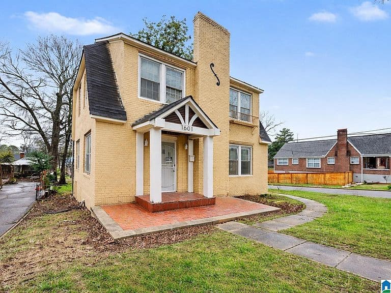 Listing photo 2