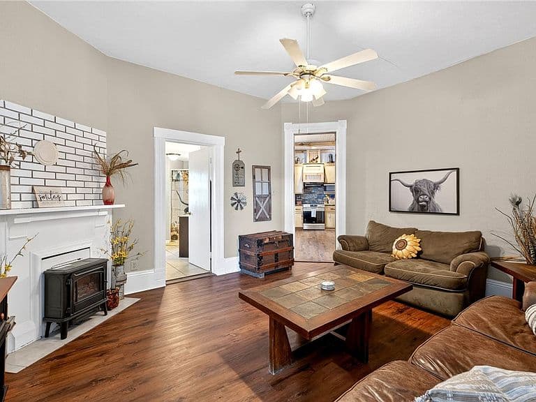 Listing photo 5