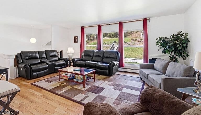 Listing photo 3