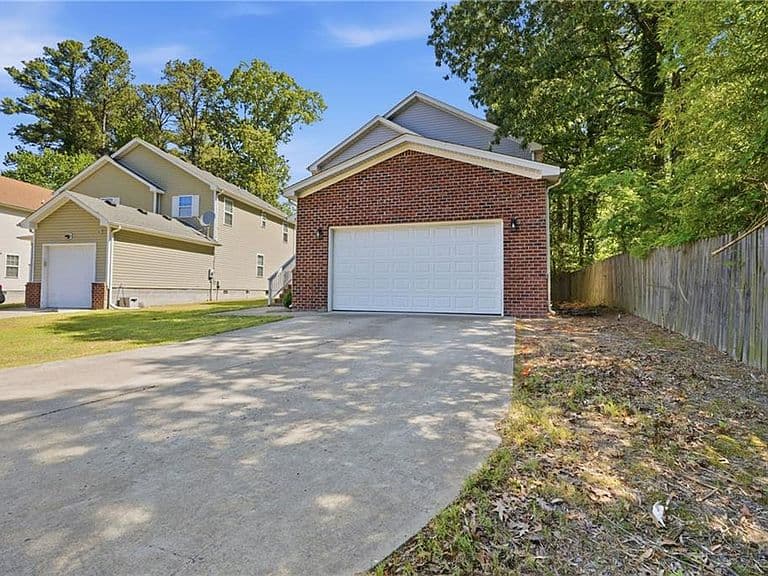 Listing photo 5