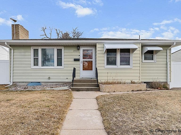 Listing photo 2