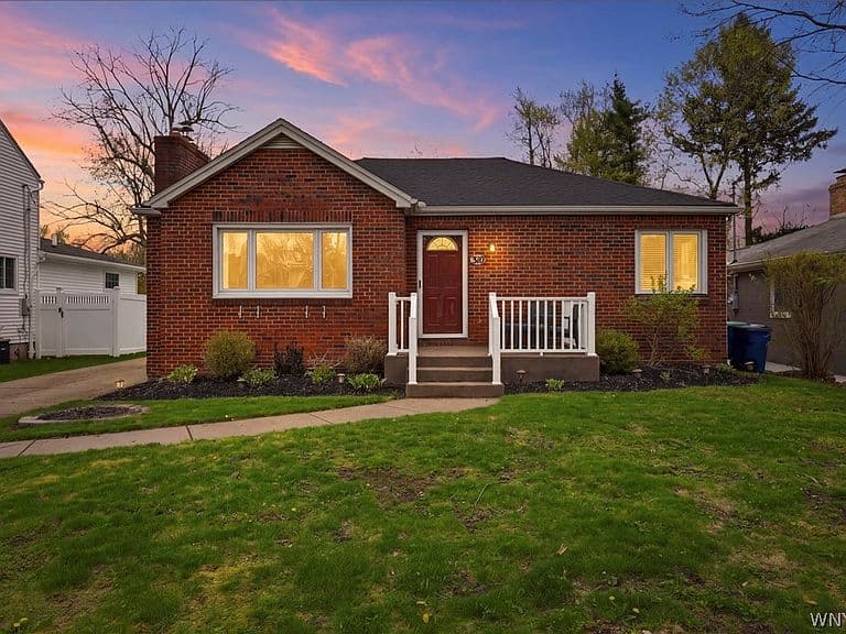 Listing photo 2