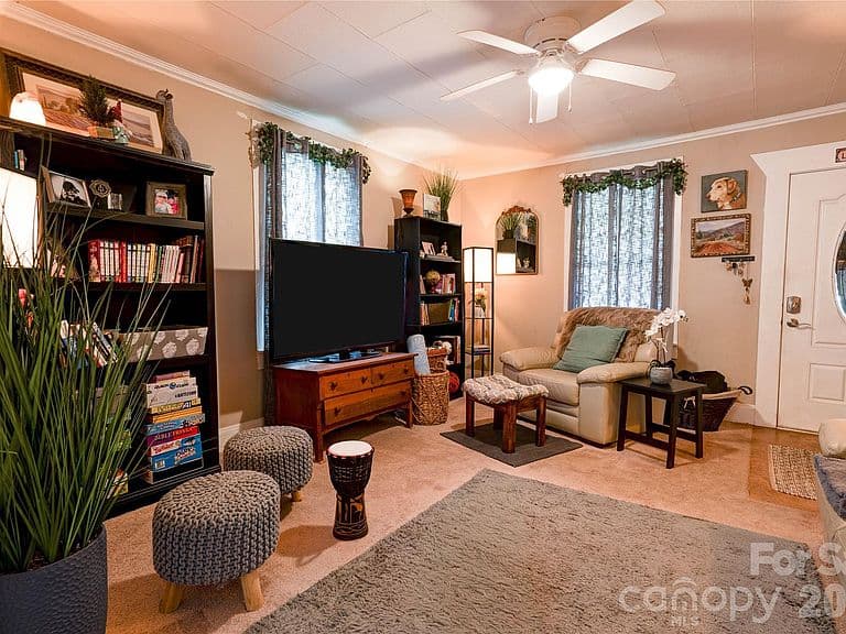 Listing photo 5
