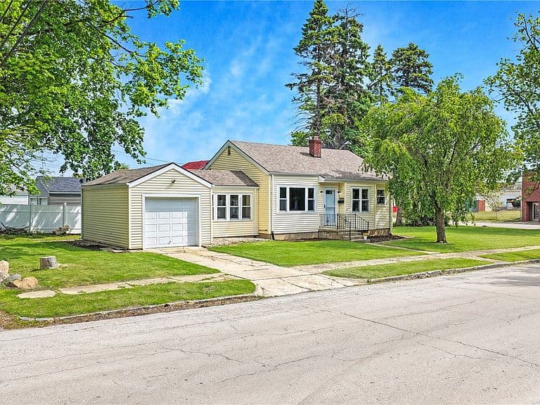 Listing photo 2