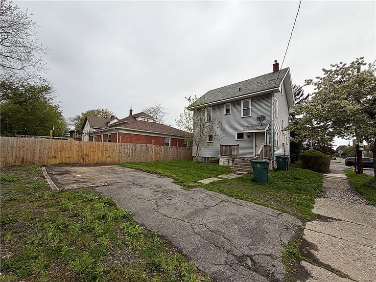 Listing photo 4