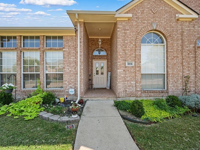Listing photo 2