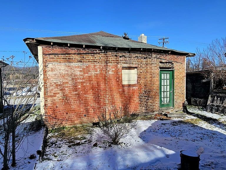 Listing photo 5