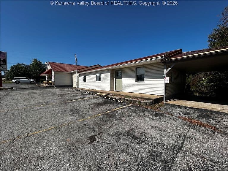 Listing photo 3
