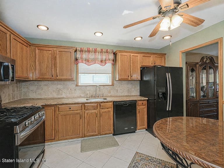 Listing photo 5