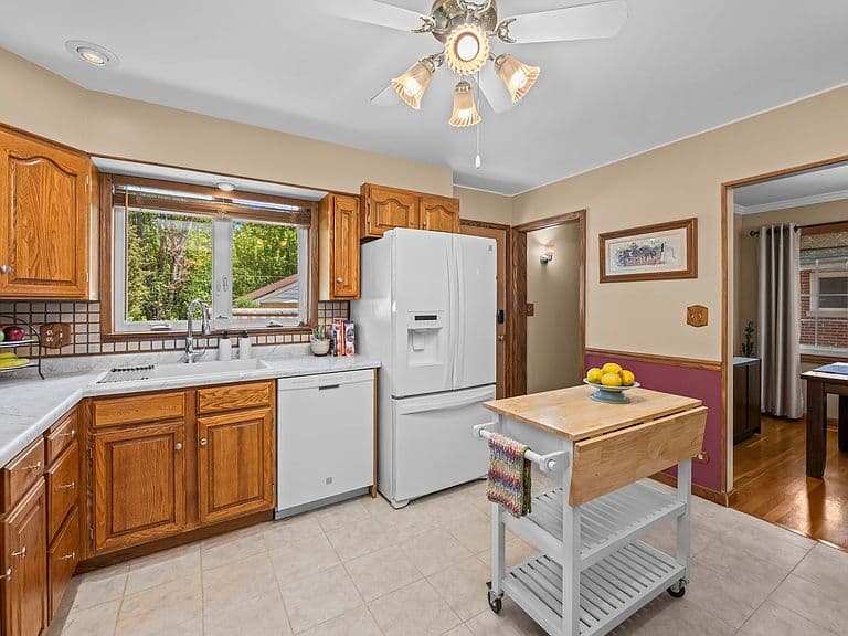Listing photo 5