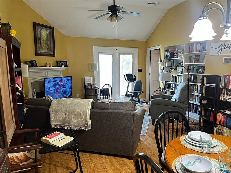 Listing photo 4