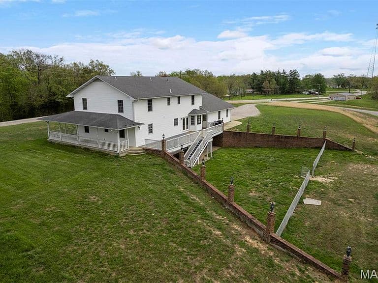 Listing photo 3