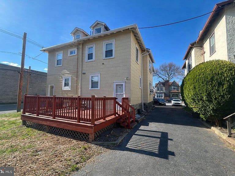 Listing photo 3