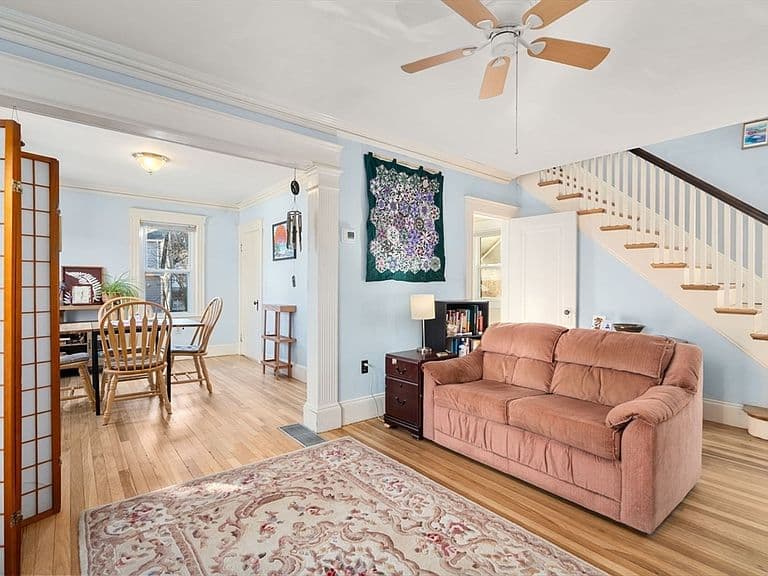 Listing photo 3