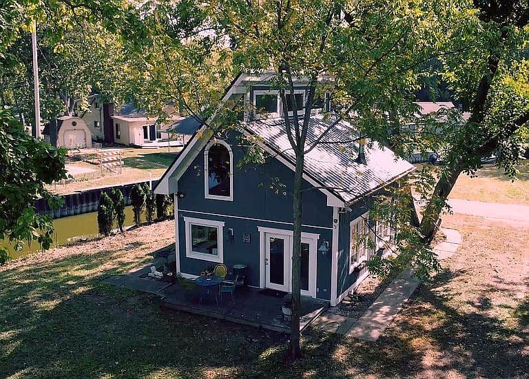 Listing photo 2