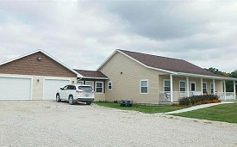 Listing photo 5