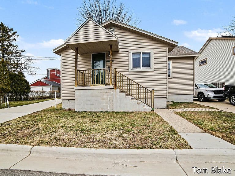Listing photo 2