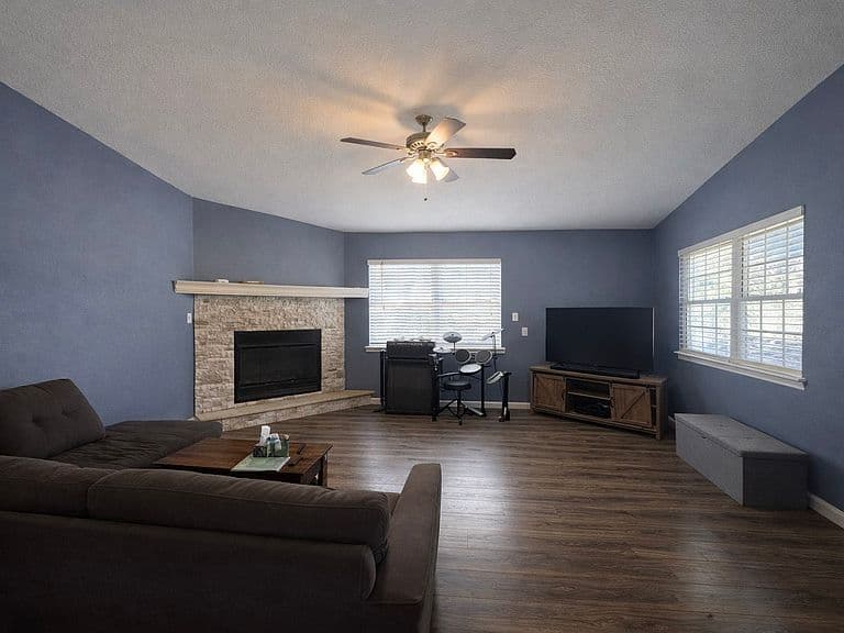 Listing photo 4