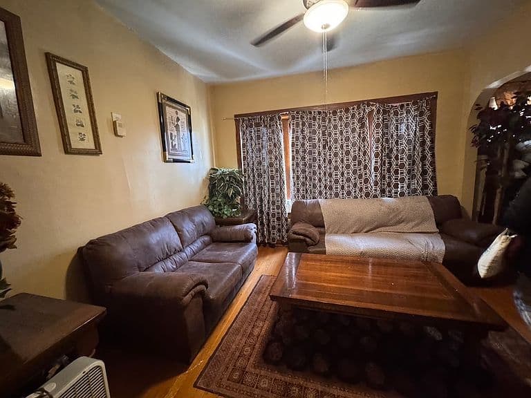 Listing photo 2