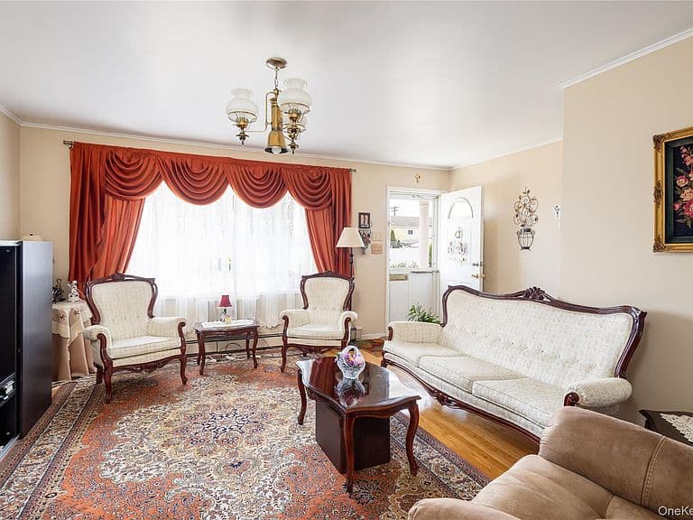 Listing photo 3