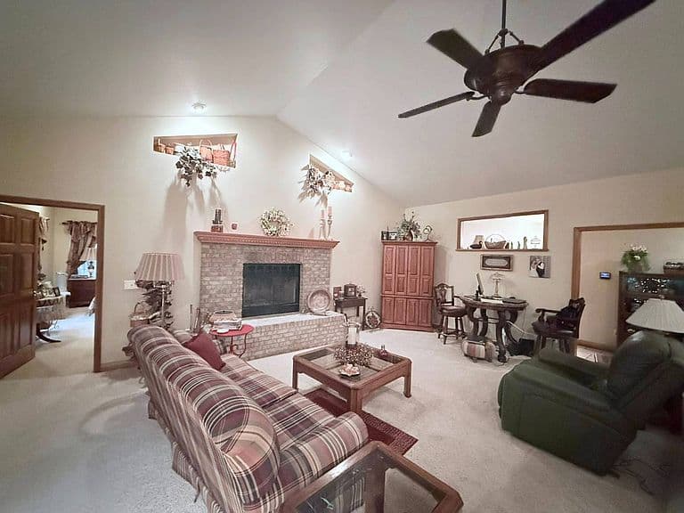 Listing photo 3