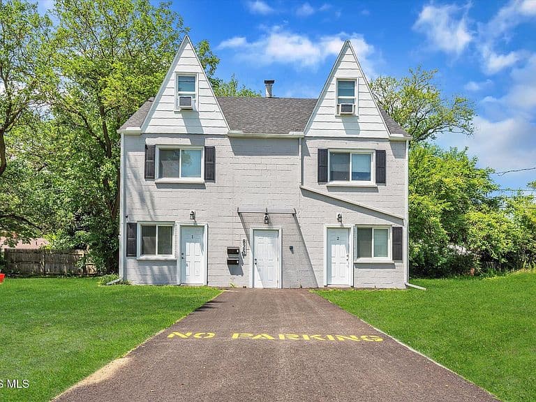 Listing photo 2
