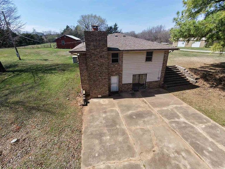 Listing photo 4