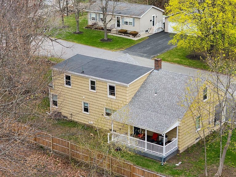 Listing photo 3