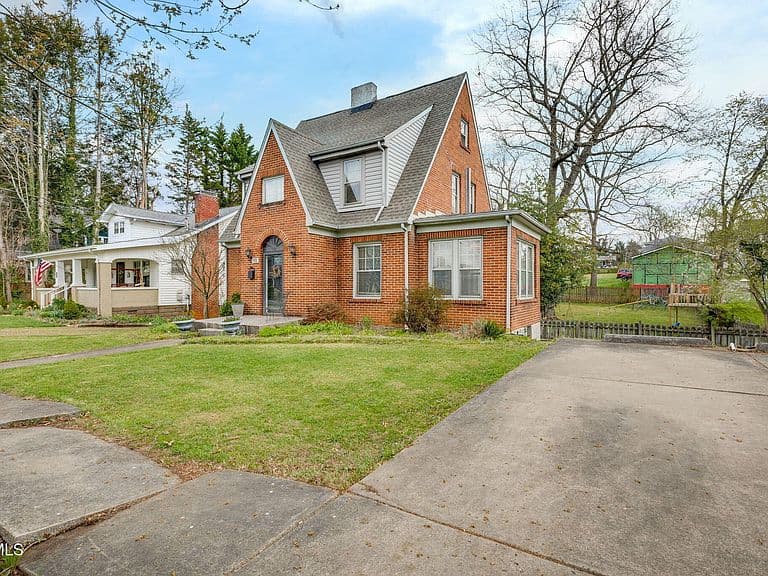 Listing photo 3