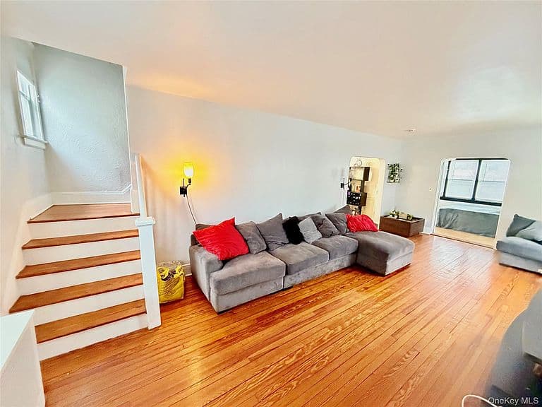 Listing photo 5