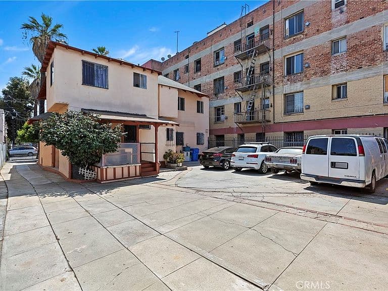Listing photo 5