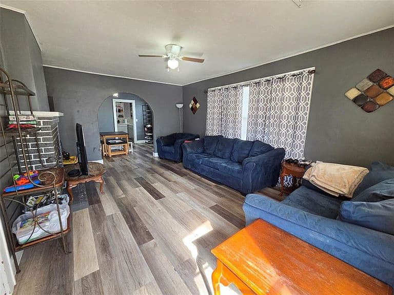 Listing photo 3